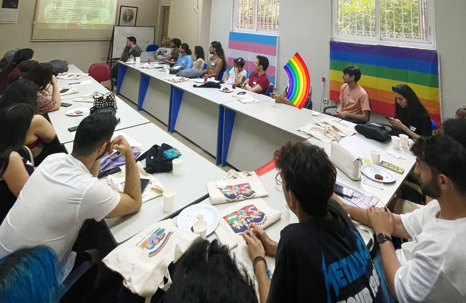 yasaklanan-aydin-onur-haftasi-ndan-ee-biz-de-yuruduk-rak-rak-sakir-sakir-yuruduk-1