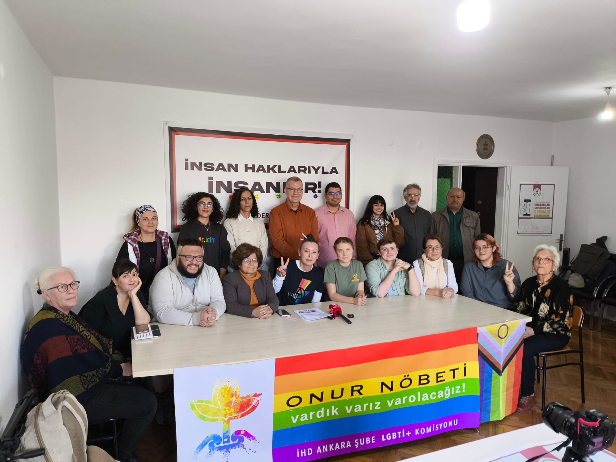 İHD Ankara Şube’nin düzenlediği 3.Onur Nöbeti’ne Greta Thunberg katıldı | Kaos GL - LGBTİ+ Haber Portalı Haber