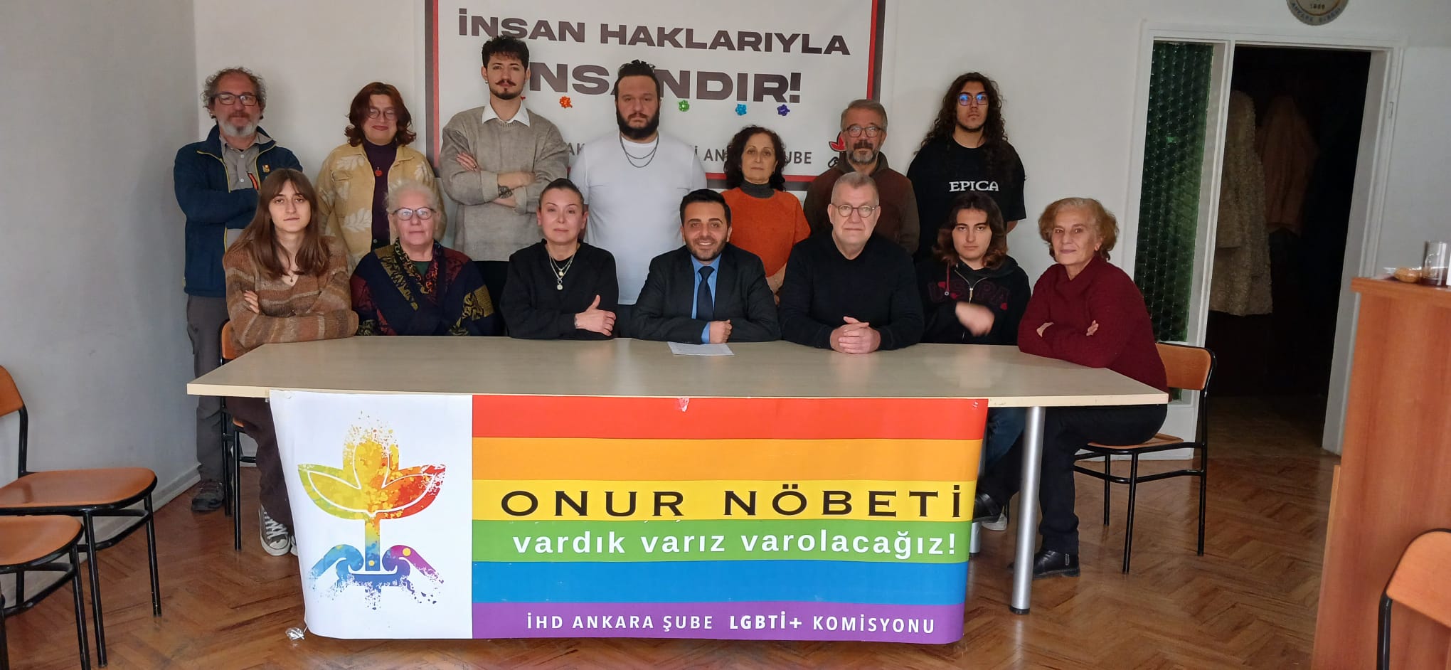 İHD Ankara Şube Onur Nöbeti’ndeydi: "Dayanışmayı büyüterek mücadeleyi sürdürmeye devam edeceğiz" | Kaos GL - LGBTİ+ Haber Portalı