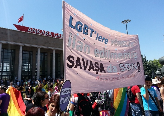 İHD’den Barış Günü mesajı: “LGBTİ+ mücadelesine yönelik nefret dilinin yoğunlaştırılması son derece kaygı verici” | Kaos GL - LGBTİ+ Haber Portalı Haber