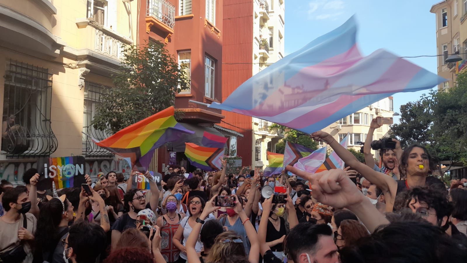 İHD: “LGBTİ+’ların gösteri ve örgütlenme özgürlüğünün ihlalinin karşısındayız” Kaos GL - LGBTİ+ Haber Portalı