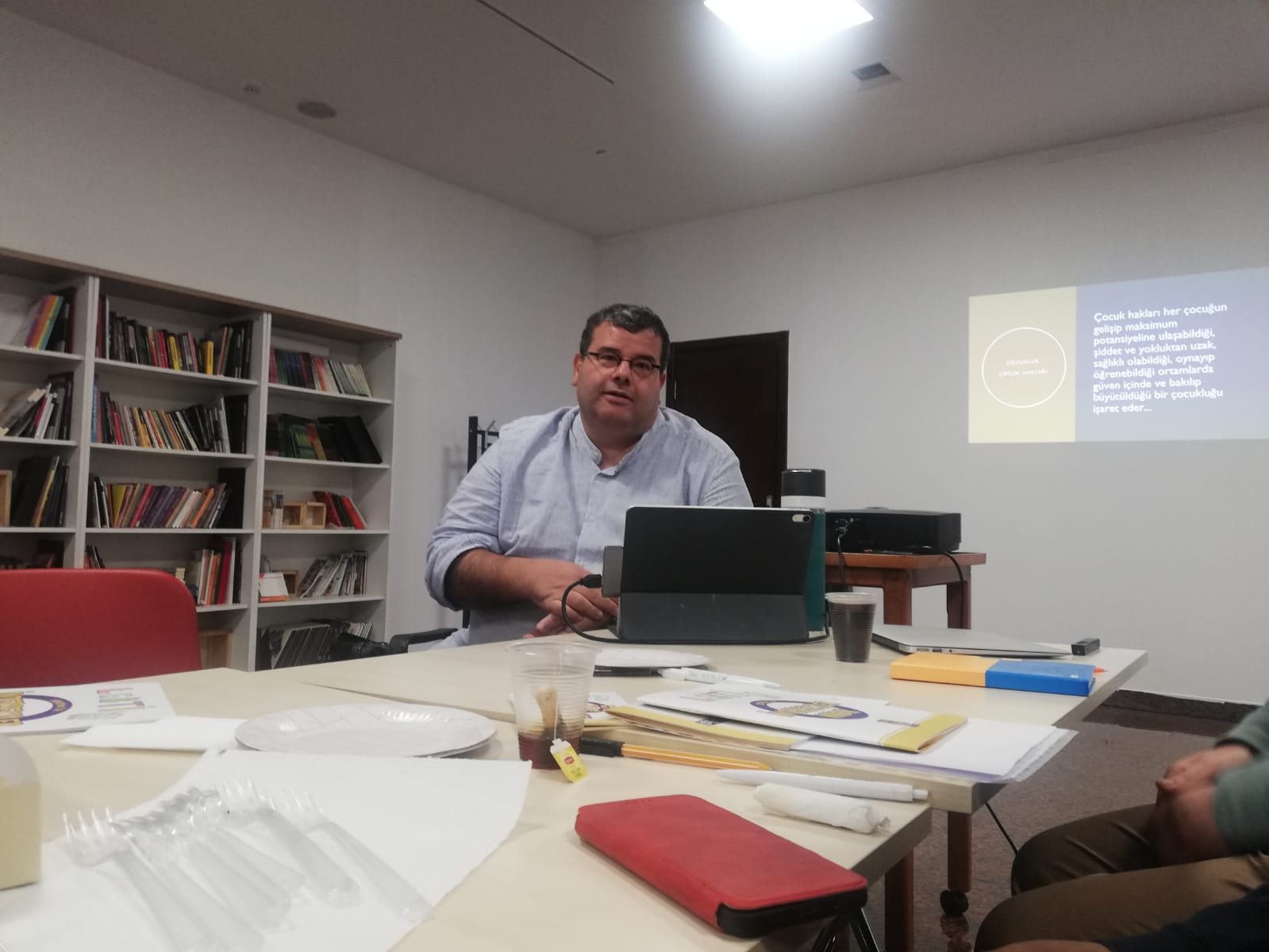 “İnterseks çocuklar için de ‘çocuğun yüksek yararı’ birinci planda düşünülmeli” Kaos GL - LGBTİ+ Haber Portalı