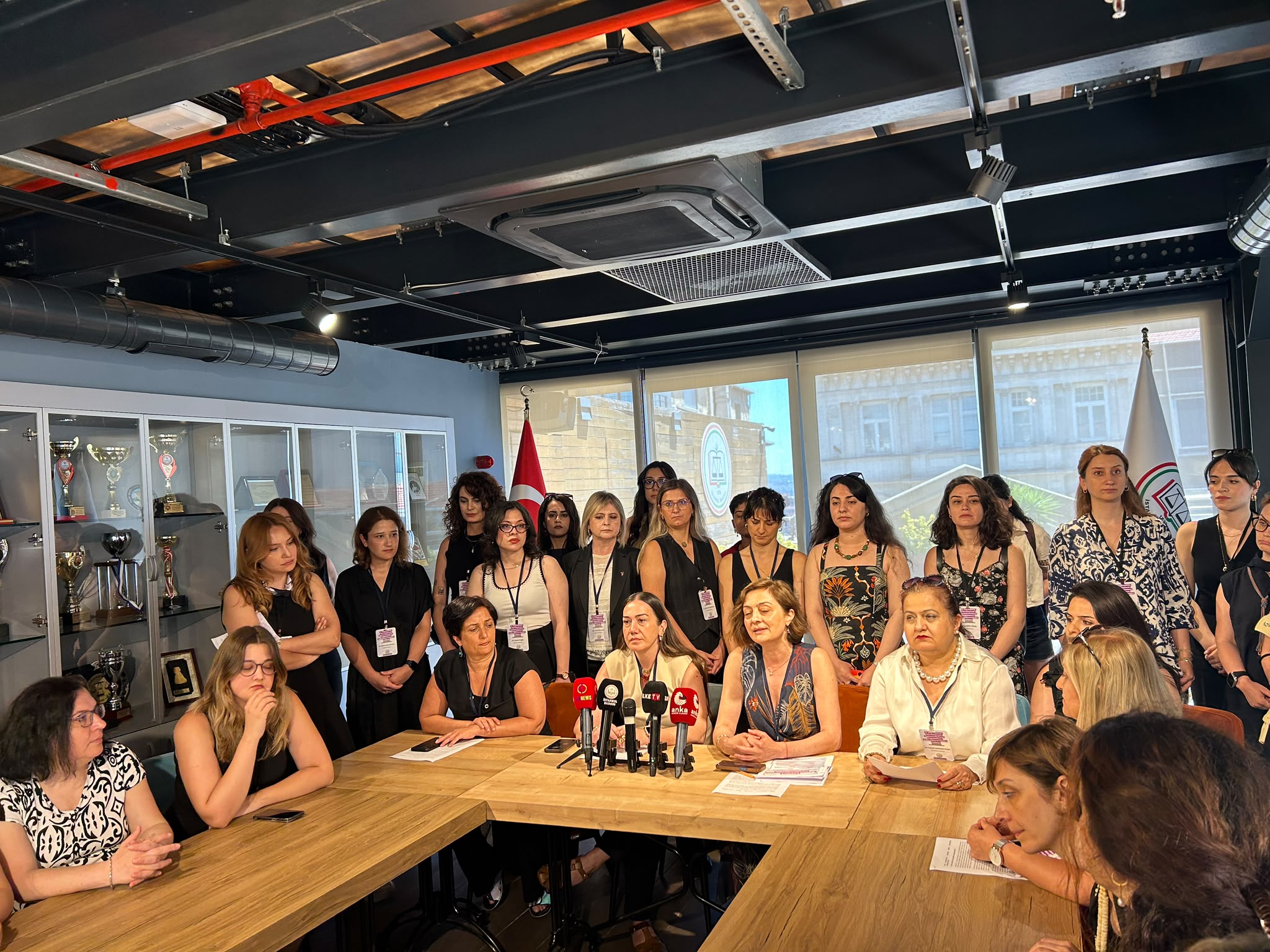 İstanbul Barosu Kadın Hakları Merkezi’nden 12. Yargı Paketi açıklaması: “Nefret yasalarına karşı durmaya devam edeceğiz!” | Kaos GL - LGBTİ+ Haber Portalı
