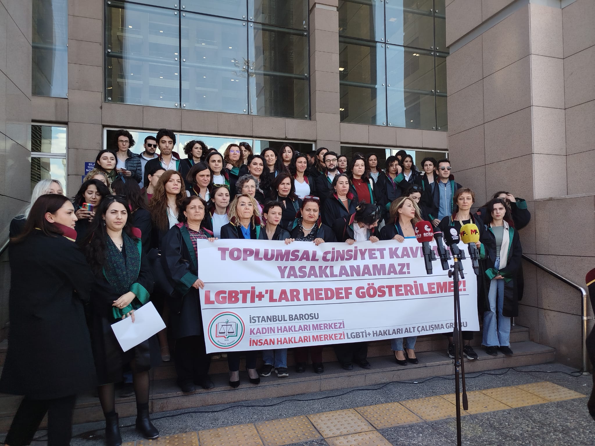 İstanbul Barosu merkezlerinden açıklama: “Toplumsal cinsiyet kavramı yasaklanamaz, LGBTİ+’lar hedef gösterilemez!” | Kaos GL - LGBTİ+ Haber Portalı Haber
