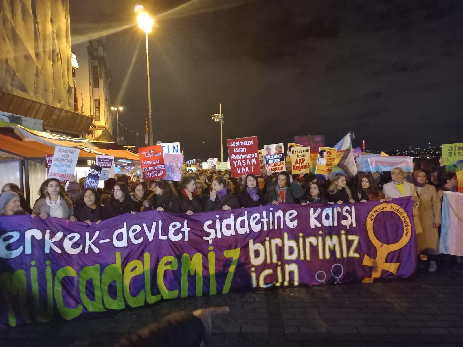 İstanbul’da 25 Kasım: “Dünya yerinden oynar, translar özgür olsa!” | Kaos GL - LGBTİ+ Haber Portalı Haber