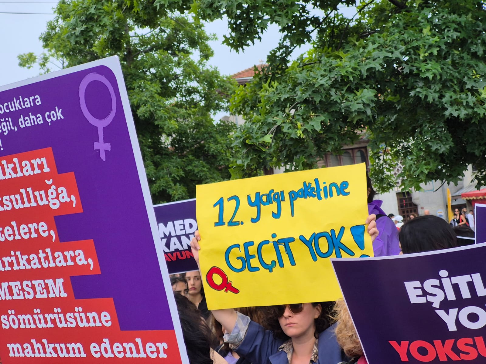 İstanbul’da kadınlar ve LGBTİ+'lar yargı paketine karşı seslendi: “Nefret yasasını kabul etmiyoruz!” Kaos GL - LGBTİ+ Haber Portalı