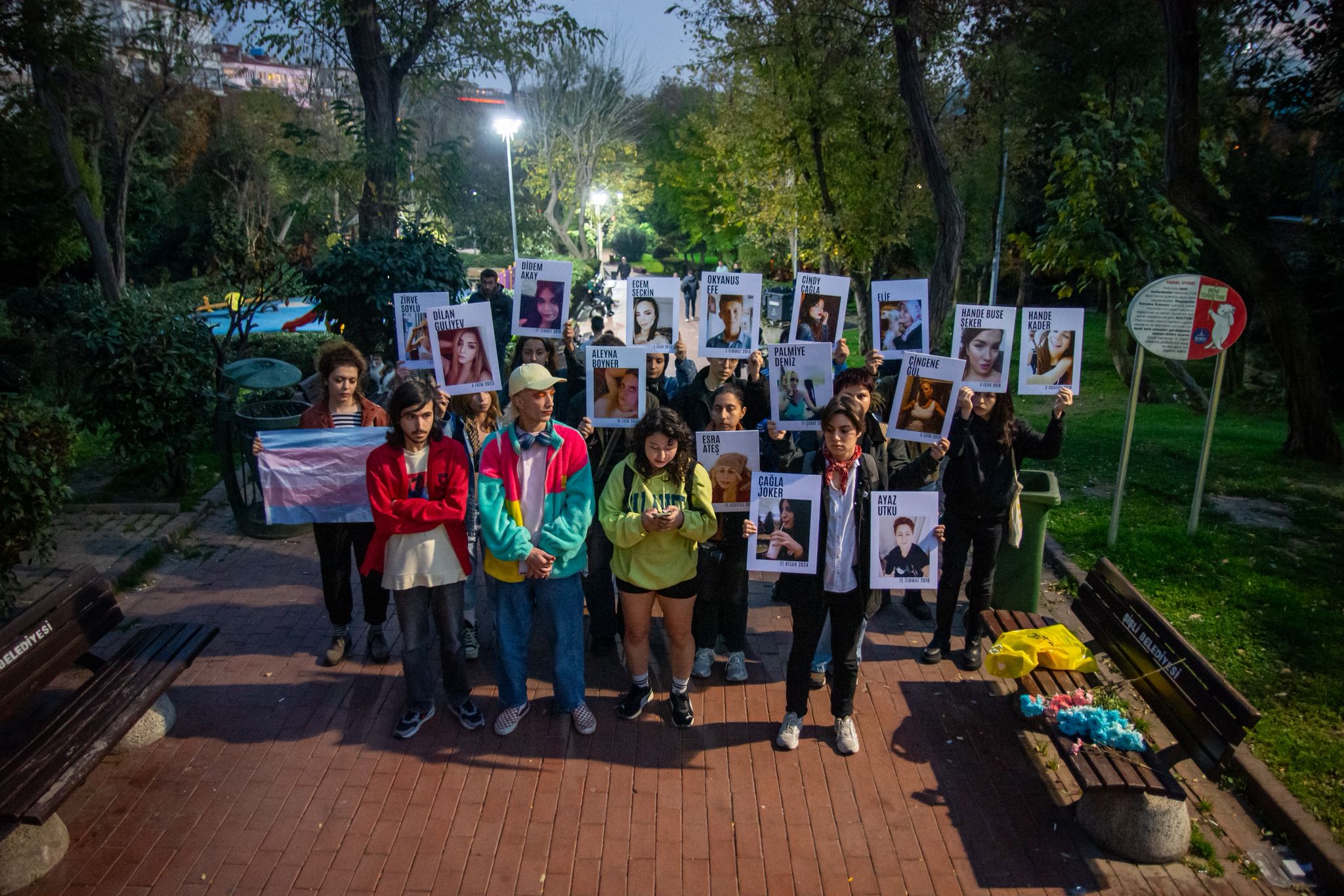 İstanbul’da nefret suçu mağduru translar anıldı: "Mahallelerimizden, evlerimizden ve birbirimizden vazgeçmiyoruz!" | Kaos GL - LGBTİ+ Haber Portalı Haber