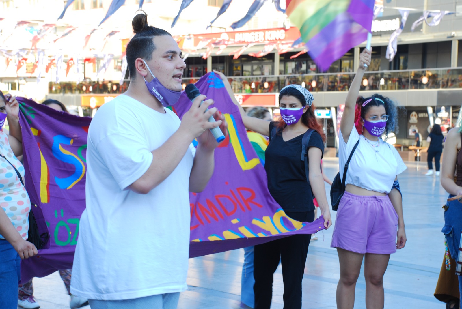 “İstedikleri kadar gözaltına alsınlar, bizler örgütlenmeye devam edeceğiz” | Kaos GL - LGBTİ+ Haber Portalı Haber