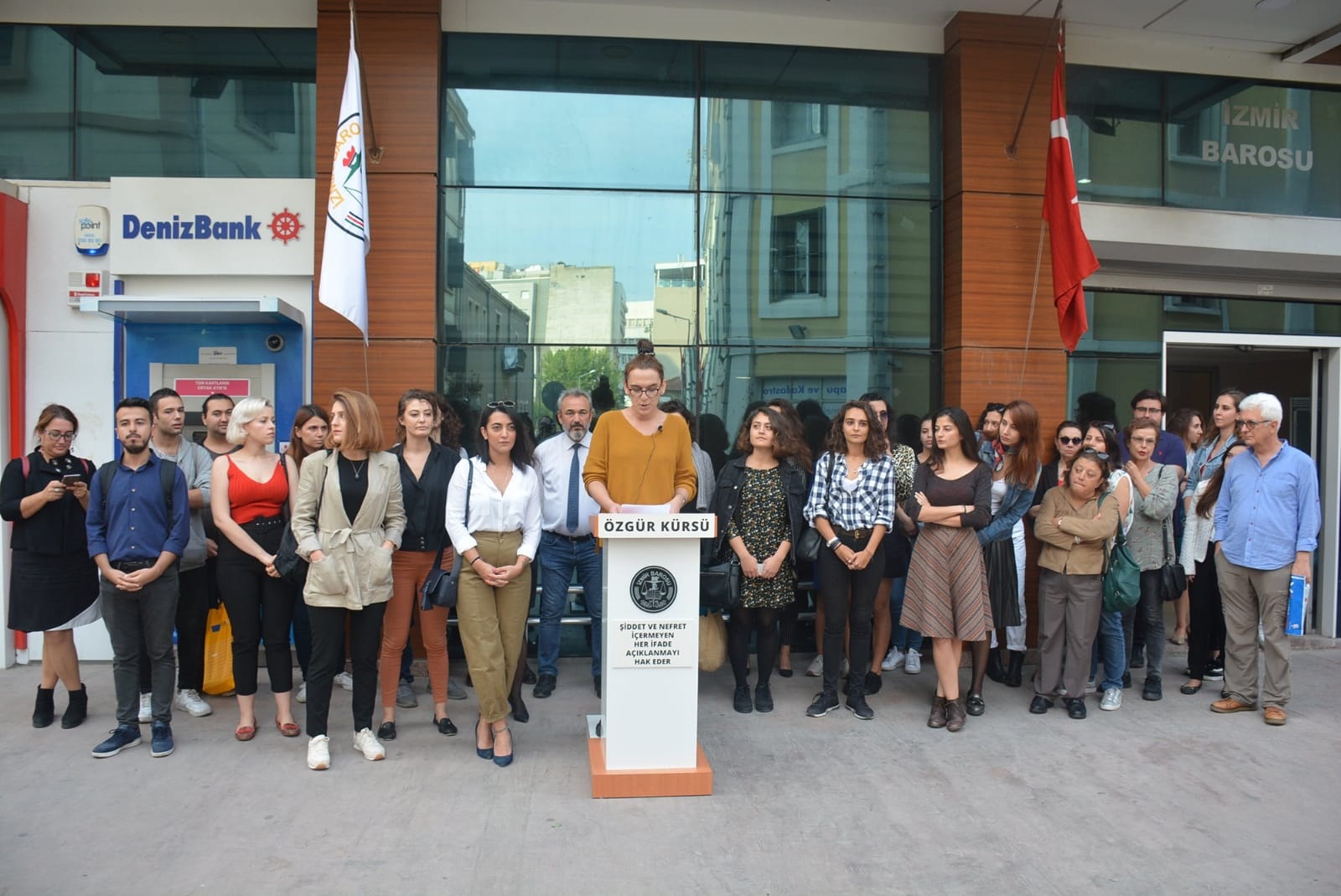 İzmir Barosu LGBTİ+ Hakları Komisyonu 1 yaşında! Kaos GL - LGBTİ+ Haber Portalı