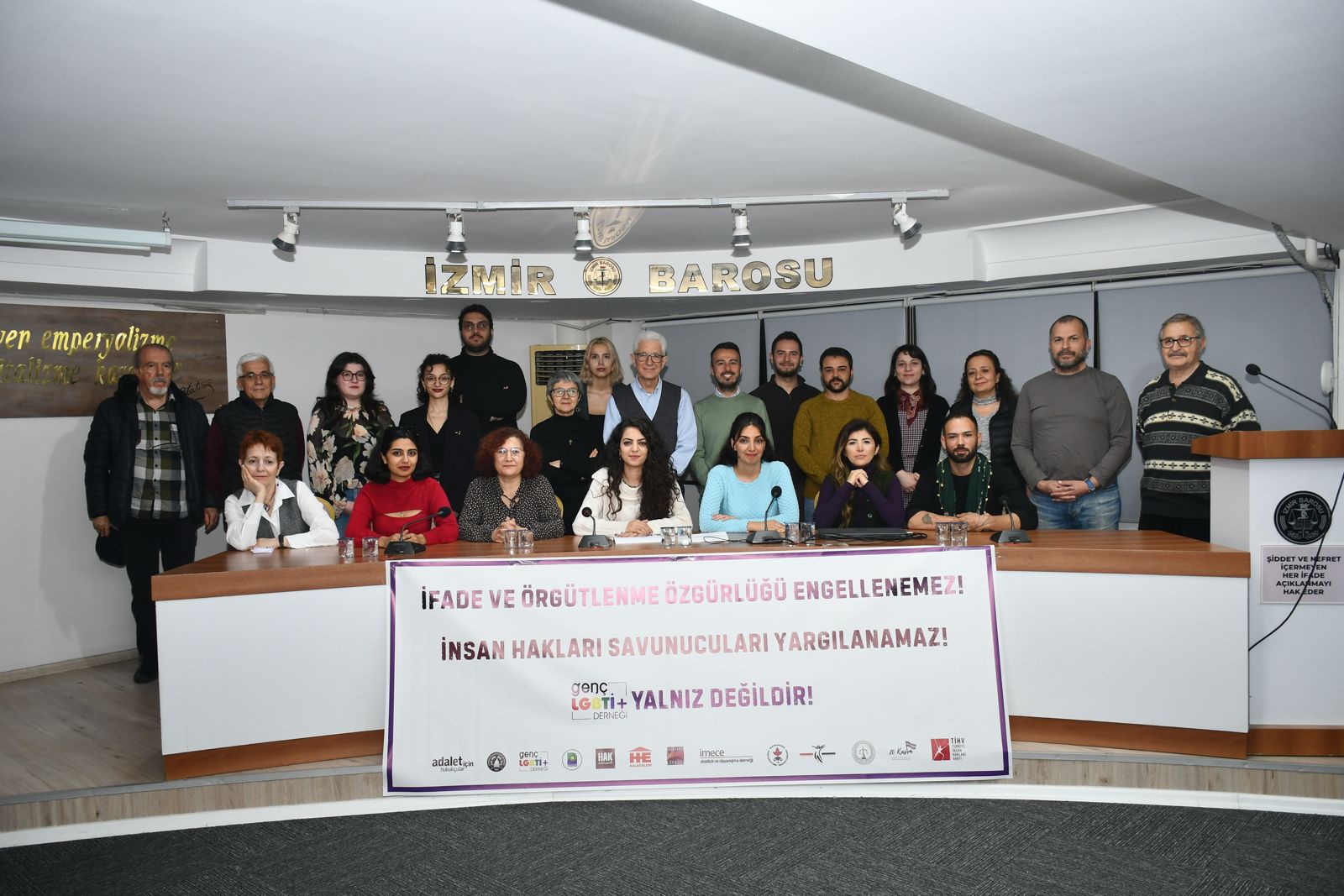 İzmir’de Genç LGBTİ+ Derneği davası için basın açıklaması: “LGBTİ+ haklarının insan hakları olduğu bir hakikattir” | Kaos GL - LGBTİ+ Haber Portalı
