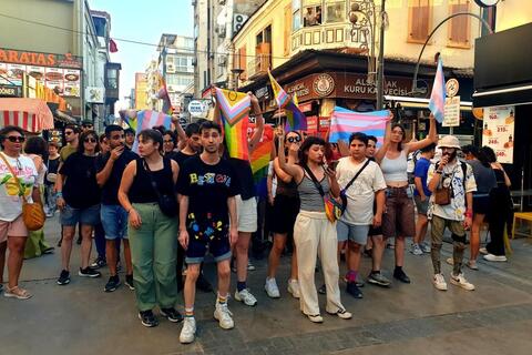 İzmir Onur Yürüyüşü’ne yönelik yasağa ilişkin davanın duruşması görüldü | Kaos GL - LGBTİ+ Haber Portalı Haber