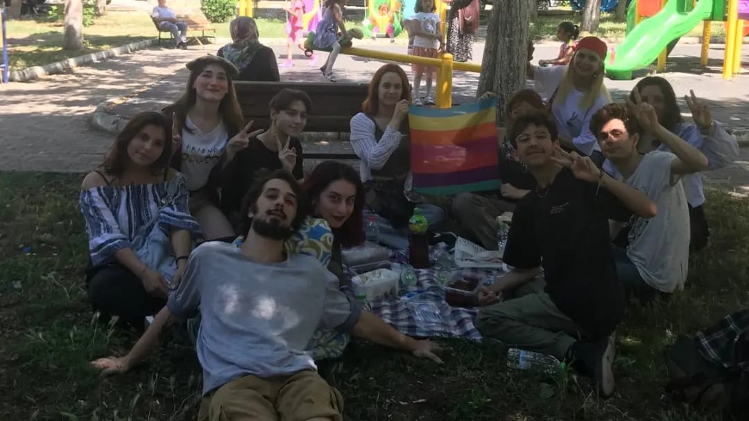 İzmir police chase after pride picnic! Kaos GL - News Portal for LGBTI+