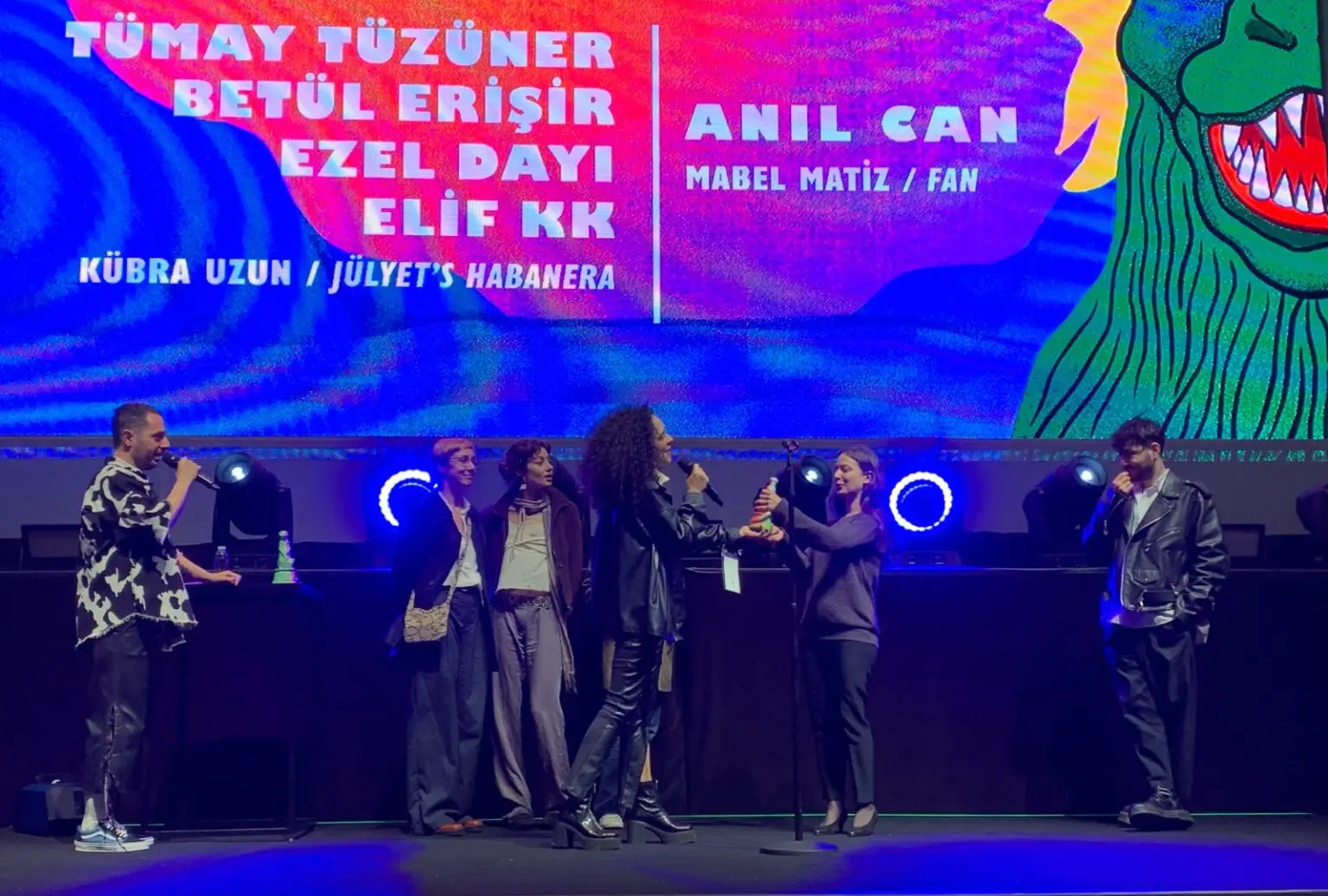 Jülyet’s Habanera ve Fan, Bant Mag.’den ödülle döndü | Kaos GL - LGBTİ+ Haber Portalı Haber