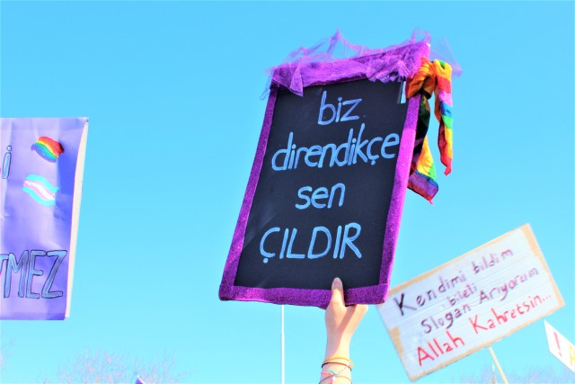 Kadın Savunması: “Kadınlara ve LGBTİ+’lara saldırı paketini geçirmeyeceğiz!” | Kaos GL - LGBTİ+ Haber Portalı