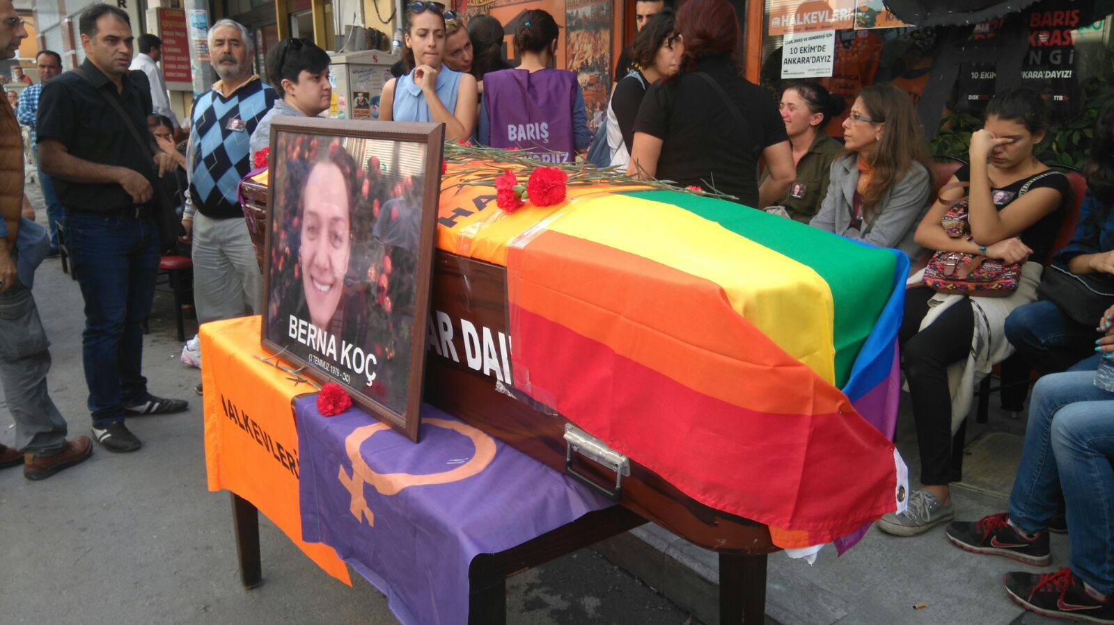 Kaos GL’den Dünya Barış Günü dosyası: Berna Koç kimsesiz değildi! | Kaos GL - LGBTİ+ Haber Portalı Haber