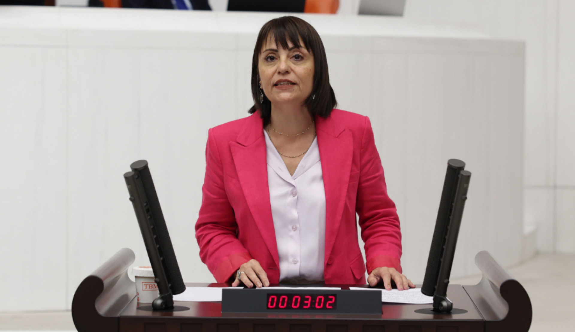 Kezban Konukçu’dan 11. Yargı Paketi’ne ilişkin soru önergesi: “Devletin görevi, herkesin eşit biçimde yaşayabilmesi için hukuk güvenliğini sağlamaktır” | Kaos GL - LGBTİ+ Haber Portalı Haber