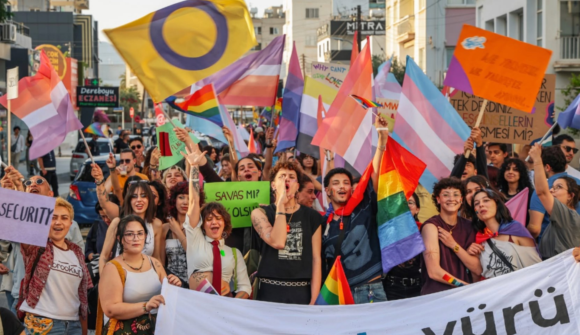 Kıbrıs Onur Yürüyüşü yapıldı: “Yurtta aşk, dünyada aşk!” | Kaos GL - LGBTİ+ Haber Portalı