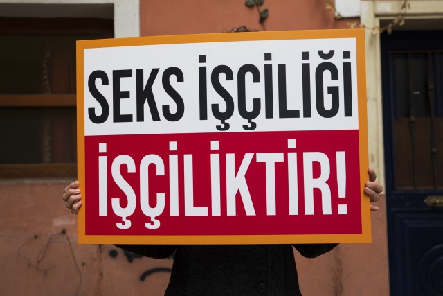 Kırmızı Şemsiye Derneği: “Seks işçileri mesleki haklarına erişemiyor, etiketleniyor, ötekileştiriliyor” | Kaos GL - LGBTİ+ Haber Portalı Haber