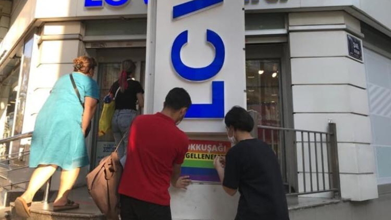 Kızıl Okyanus’tan LC Waikiki protestosu Kaos GL - LGBTİ+ Haber Portalı