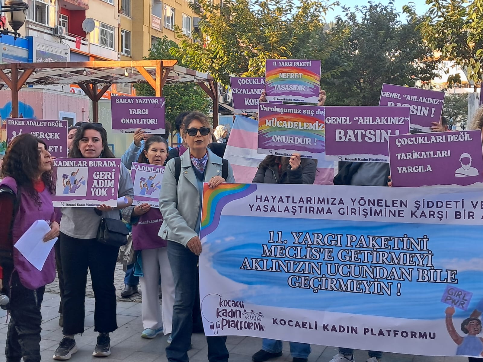 Kocaeli Kadın Platformu'ndan 11. Yargı Paketi'ne tepki: "Bu ülkenin kadınları, çocukları, LGBTİ+’ları bu pakete boyun eğmeyecek" | Kaos GL - LGBTİ+ Haber Portalı
