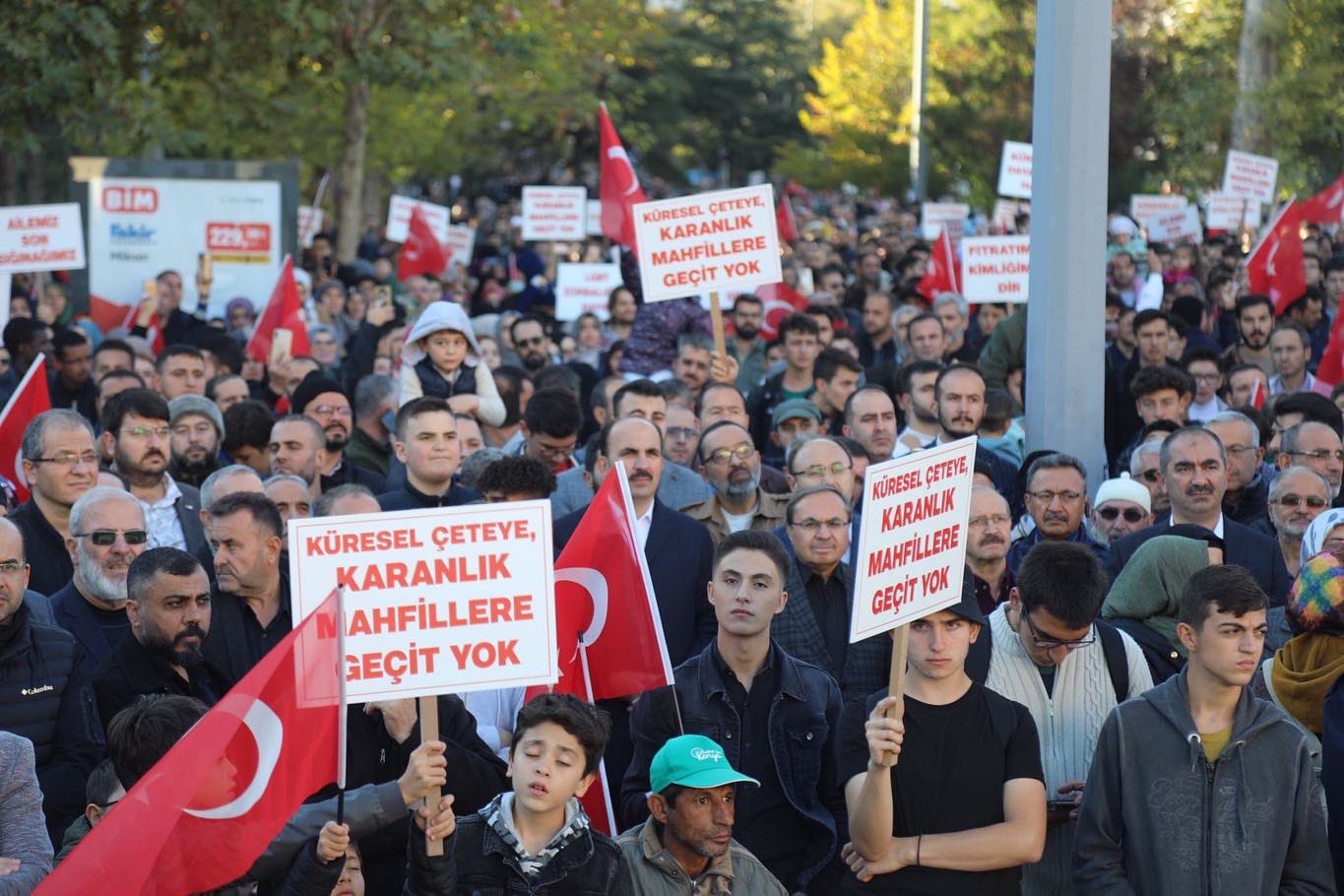 Anti-LGBTI+ hate march in Konya in company with the Mayor and a Member of Parliament Kaos GL - News Portal for LGBTI+