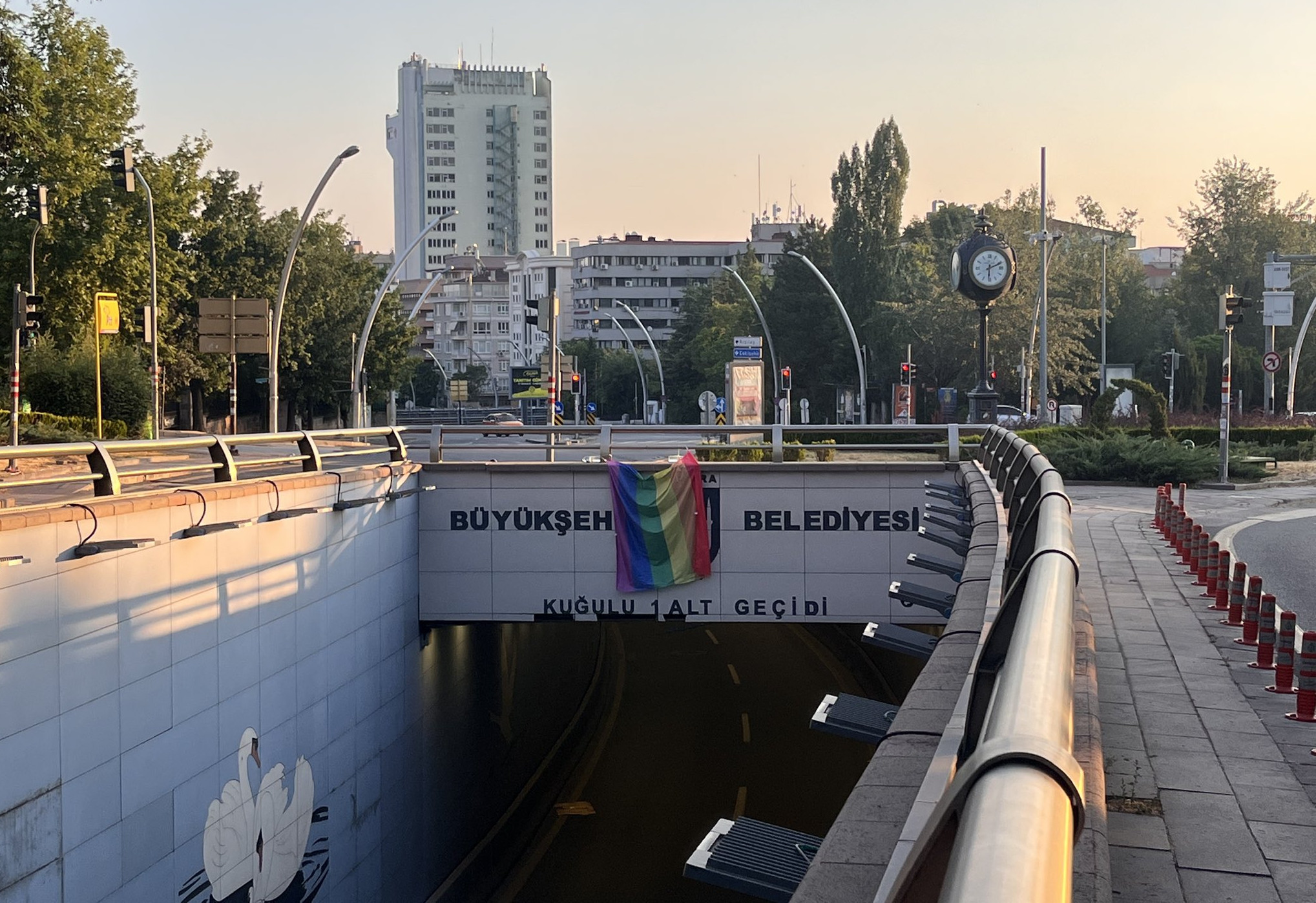 Kuğulu’dan Cinnah’a: Alışın, buradayız, hiçbir yere gitmiyoruz! | Kaos GL - LGBTİ+ Haber Portalı Haber