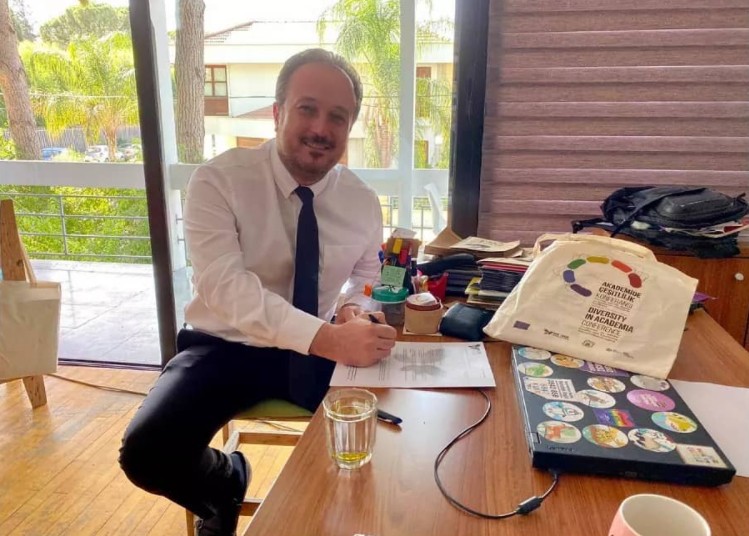 Kuir Kıbrıs’ın protokolünün ikinci imzacısı Alpan Uz Kaos GL - LGBTİ+ Haber Portalı