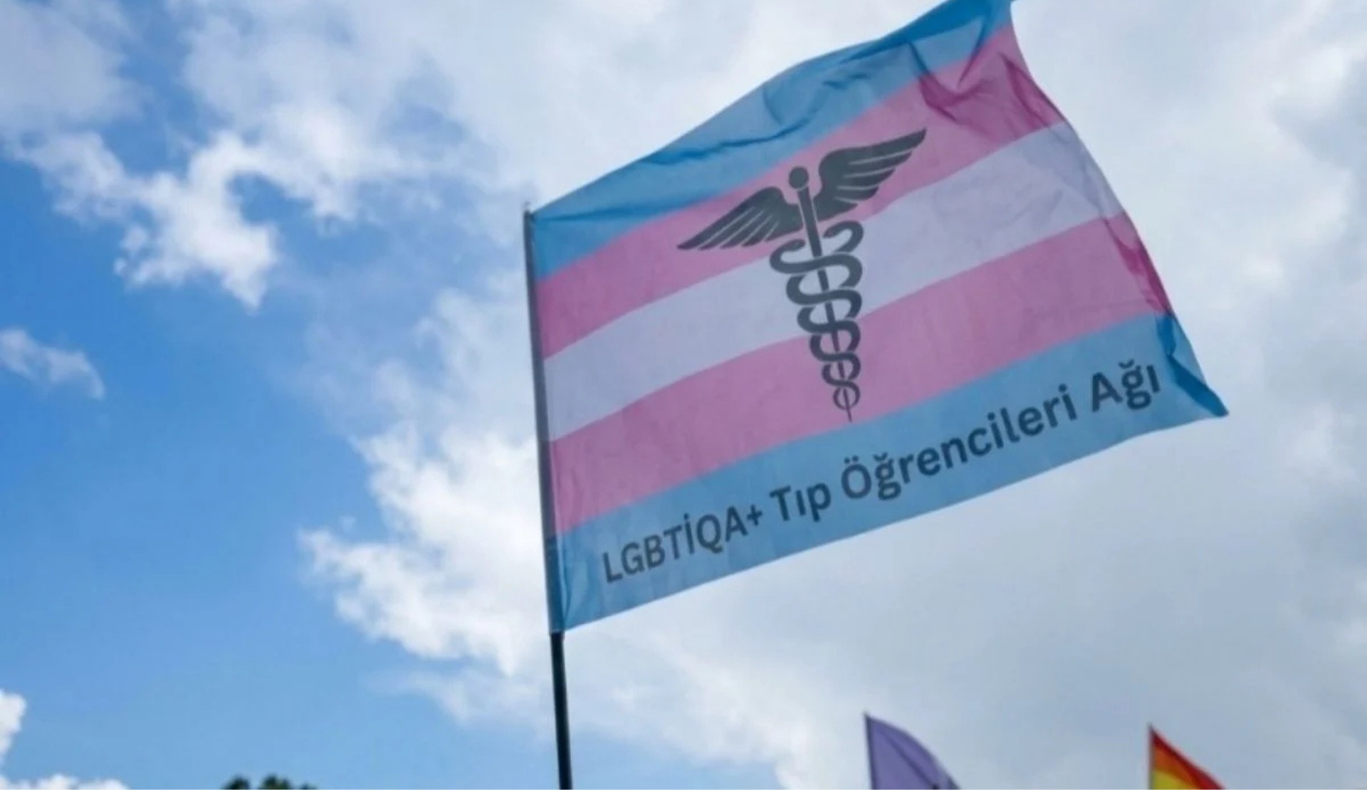 Kuir Tıp Öğrencileri Ağı: “Bilgisizlik, çoğu zaman yerini cezasızlık politikalarından güç alan transfobiye bırakır” Kaos GL - LGBTİ+ Haber Portalı