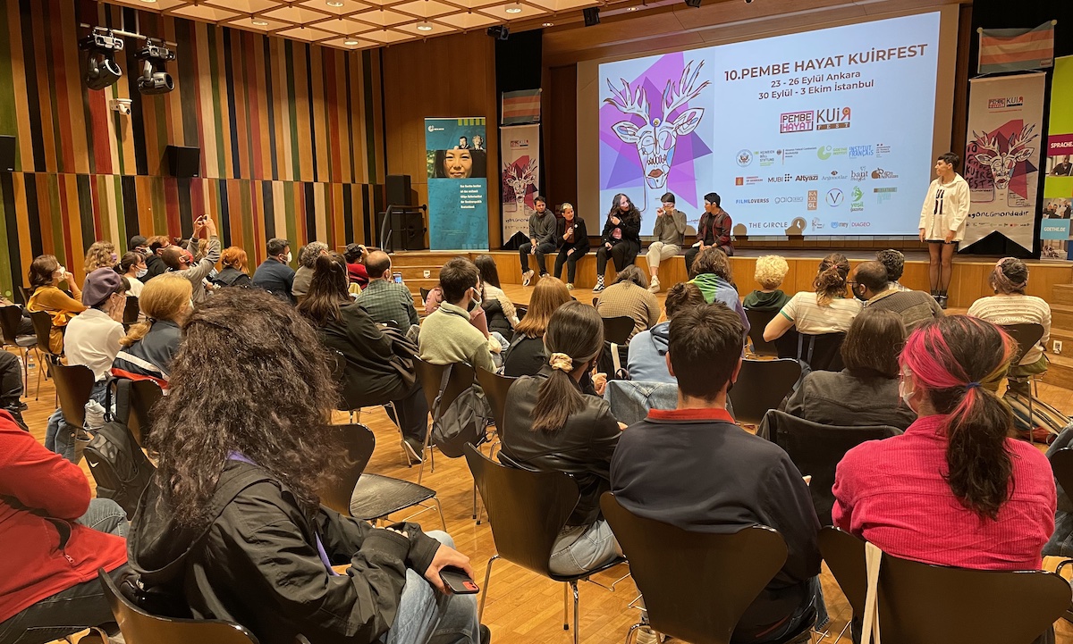 Kuirfest evine şöyle böyle çizgilerle veda etti, istikamet İstanbul! | Kaos GL - LGBTİ+ Haber Portalı