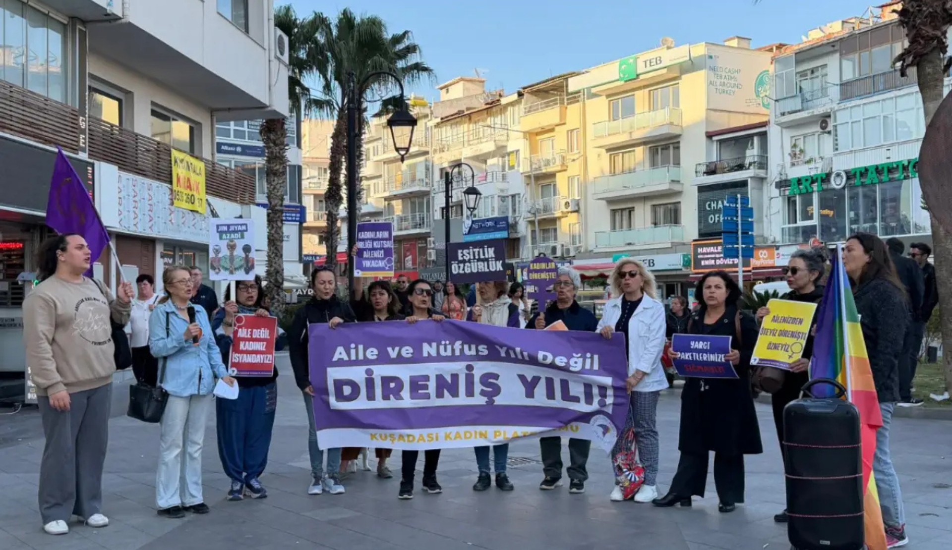 Kuşadası Kadın Platformu’ndan “Aile On Yılı” genelgesine tepki: “Özgürlük mücadelesini büyütmekten vazgeçmiyoruz” Kaos GL - LGBTİ+ Haber Portalı