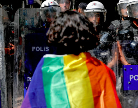 “LGBTİ+ aktivistleri barışçıl toplanma haklarını kullanmanın yaratıcı yollarını aramaya devam ediyor” | Kaos GL - LGBTİ+ Haber Portalı Haber