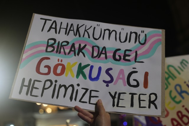 LGBTİ+ dernekleri: “Hayatlarımız; paketlerinize, torbalarınıza sığmadı, sığmayacak” Kaos GL - LGBTİ+ Haber Portalı