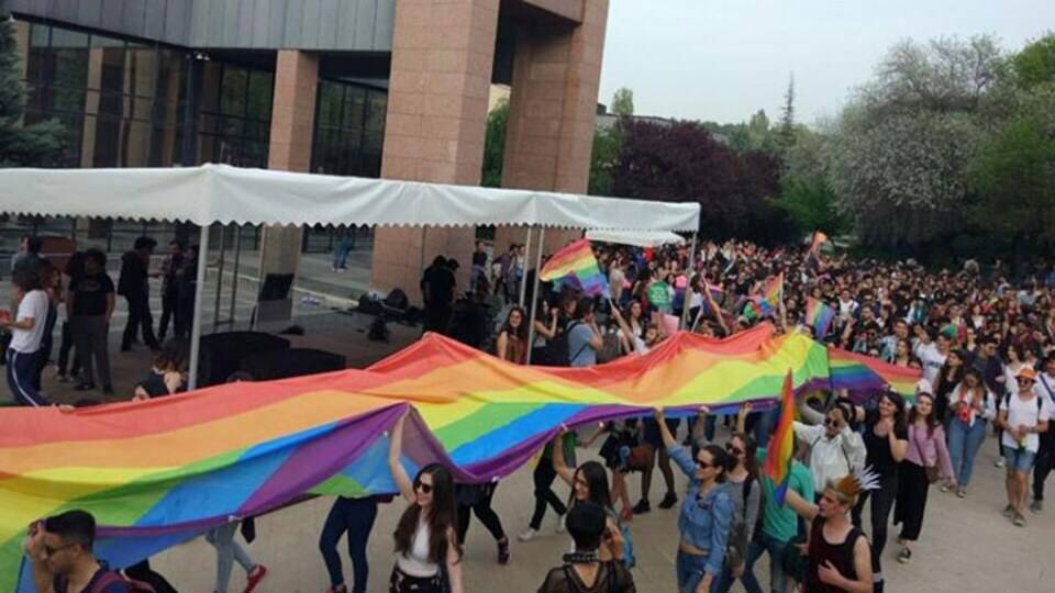 LGBTİ+ derneklerinden ODTÜ Onur Yürüyüşü’ne açılan davaya tepki: “LGBTİ+’larla değil, nefretle mücadele edin!” Kaos GL - LGBTİ+ Haber Portalı