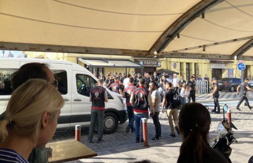 LGBTİ+ düşmanı kamu spotunu protesto eden aktivistler yargılanıyor: "Eylem alanına bile ulaşamadan gözaltına alındık" Kaos GL - LGBTİ+ Haber Portalı