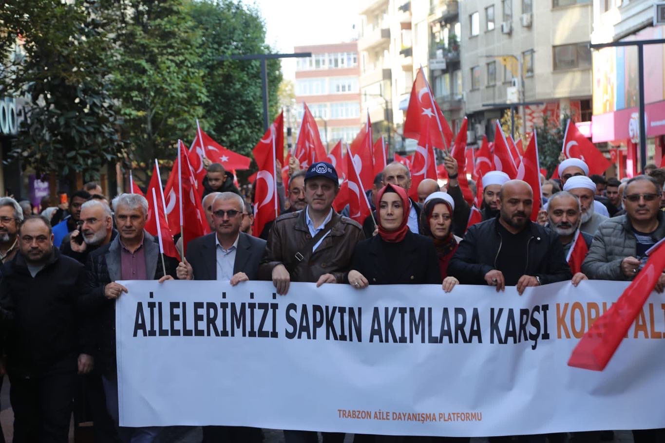 LGBTİ+ karşıtı yürüyüşün başını Mehter takımı çekti | Kaos GL - LGBTİ+ Haber Portalı