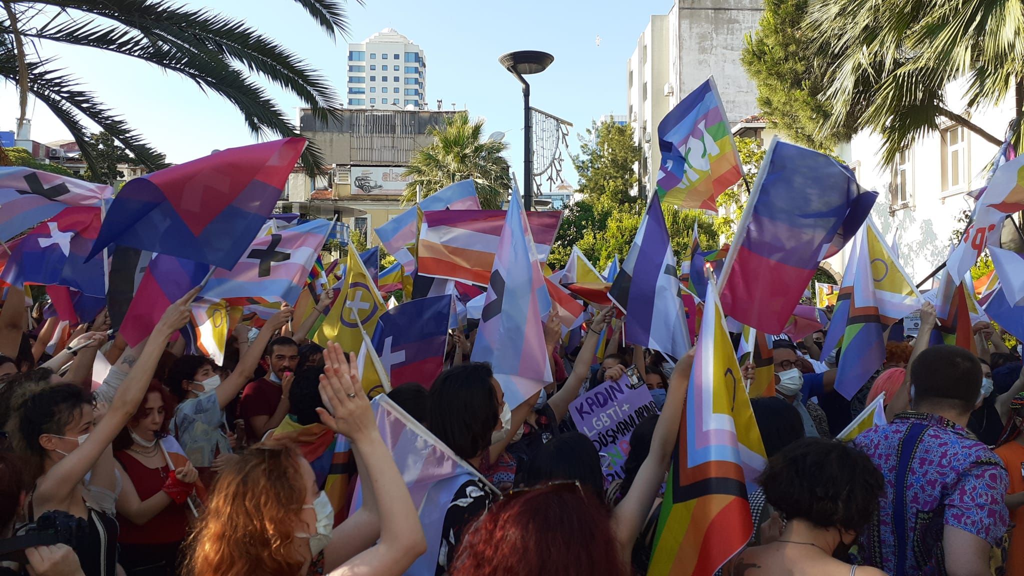 LGBTI+s from İzmir: Lubunya*s will not stay silent! | Kaos GL - News Portal for LGBTI+
