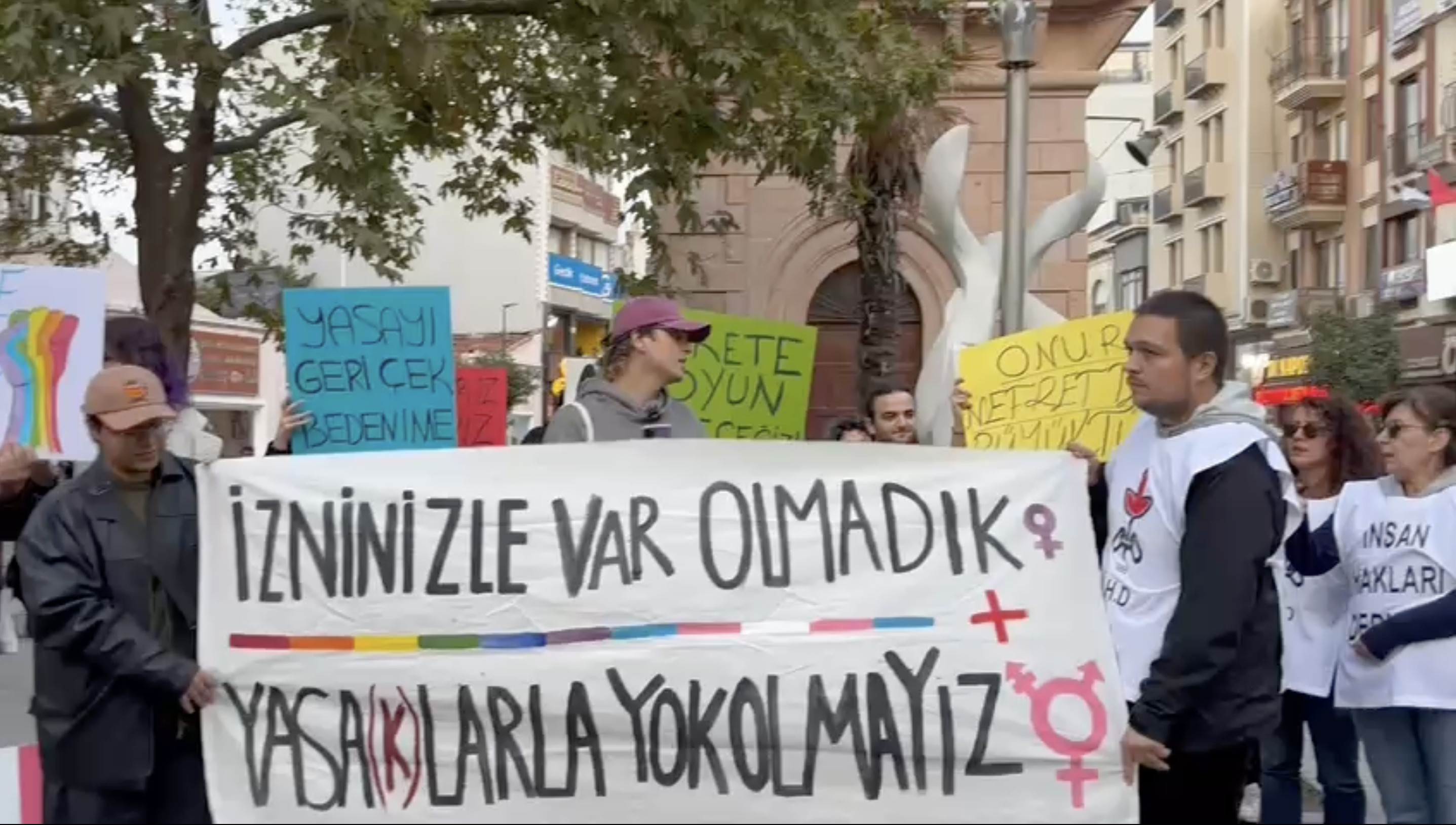 LGBTİ+’lar yargı paketine karşı Çanakkale’de sokağa çıktı Kaos GL - LGBTİ+ Haber Portalı