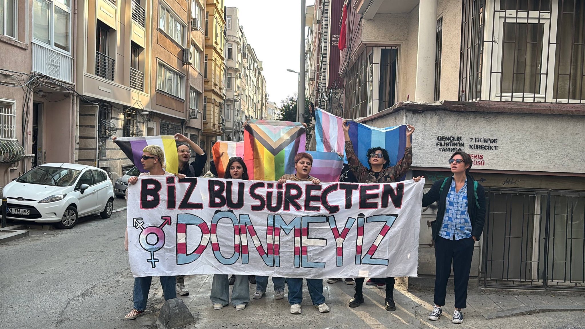 LGBTİ+’lar yargı paketine karşı İstanbul’da sokağa çıktı Kaos GL - LGBTİ+ Haber Portalı