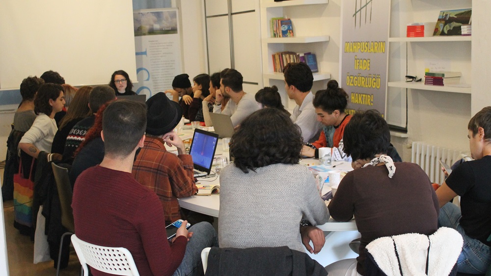 “LGBTİ+ mahpuslar açlık grevi ile gündemde bu da içerideki çaresizliği ortaya koyuyor” | Kaos GL - LGBTİ+ Haber Portalı Haber