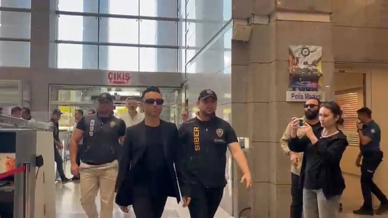 Mabel Matiz, ifade vermek için adliyede! Kaos GL - LGBTİ+ Haber Portalı