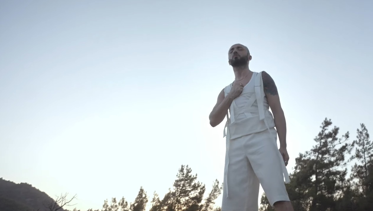 Mabel Matiz’in Toy’u yayımda Kaos GL - LGBTİ+ Haber Portalı