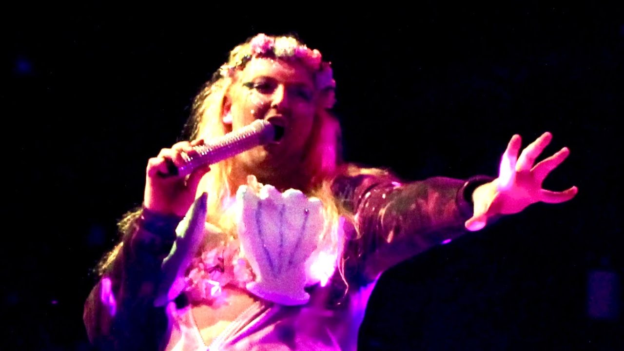 Madır Öktiş’in çıkış parçası BabyLon’un klibi yayında | Kaos GL - LGBTİ+ Haber Portalı Haber