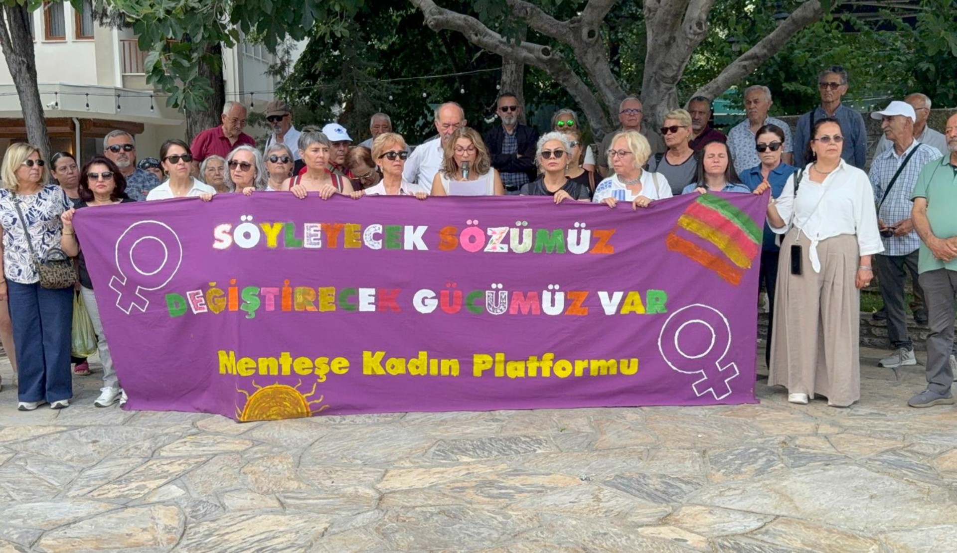 Menteşe Kadın Platformu’ndan 12. Yargı Paketi’ne karşı açıklama: “Onurlu bir yaşam sürmek LGBTİ+’ların ve kadınların temel hakkıdır” Kaos GL - LGBTİ+ Haber Portalı