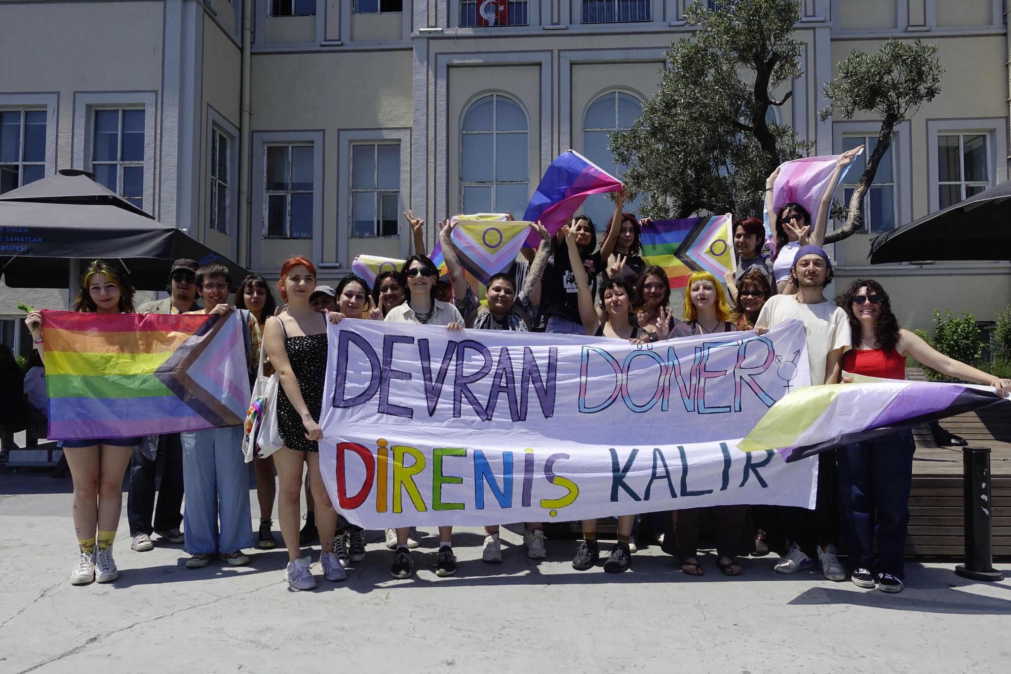Mimar Sinan’da Onur Yürüyüşü: Devran döner, direniş kalır! | Kaos GL - LGBTİ+ Haber Portalı Haber