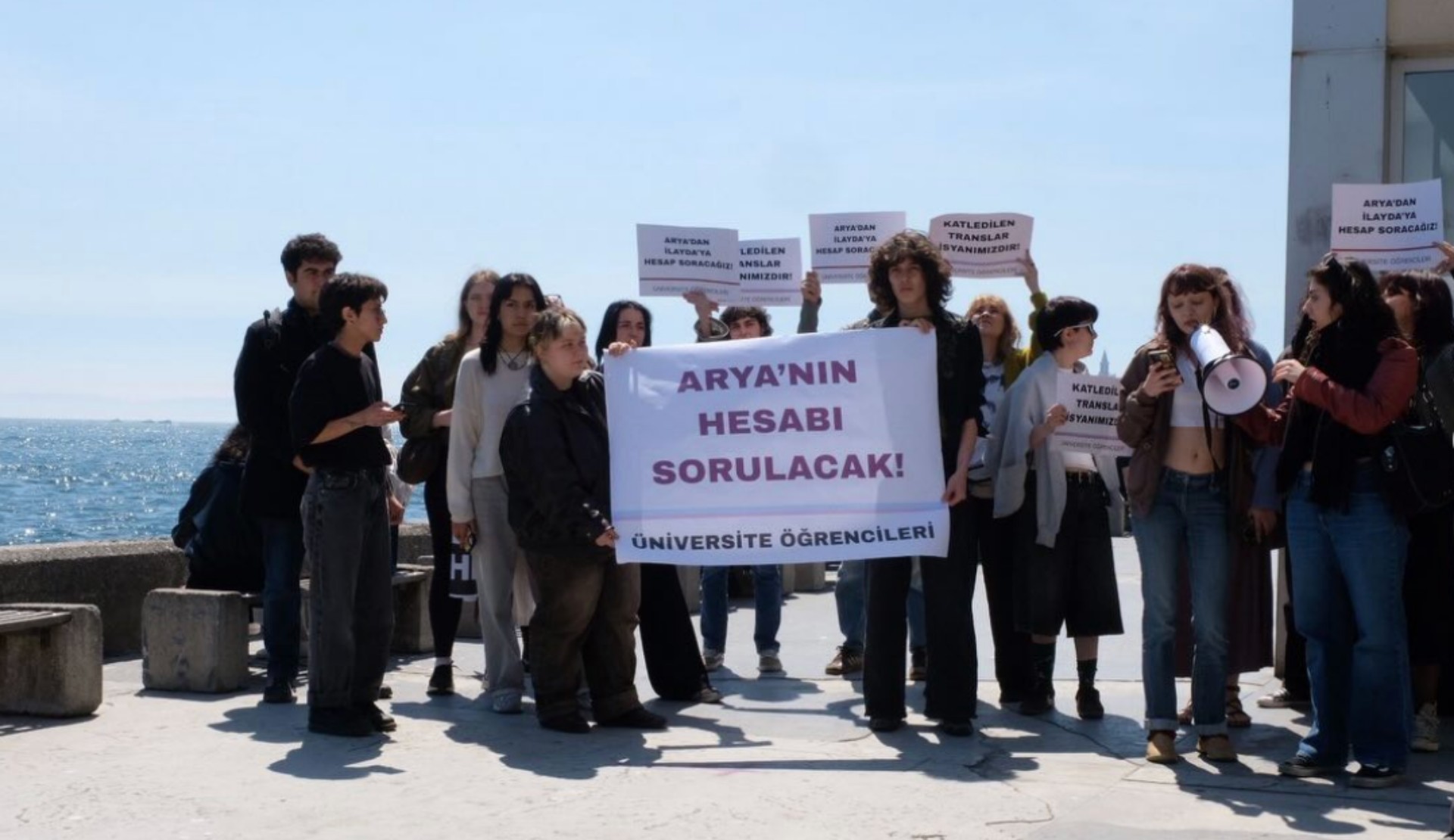 Mimar Sinan Güzel Sanatlar Üniversitesi öğrencileri: “Sıra arkadaşlarımız Arya ve İlayda’nın katillerinden hesap sormaya devam edeceğiz” Kaos GL - LGBTİ+ Haber Portalı