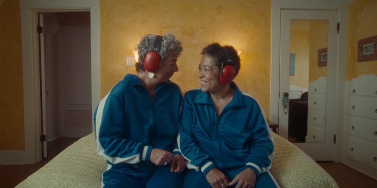 “Mon Cheri” klibiyle yayında | Kaos GL - LGBTİ+ Haber Portalı Haber