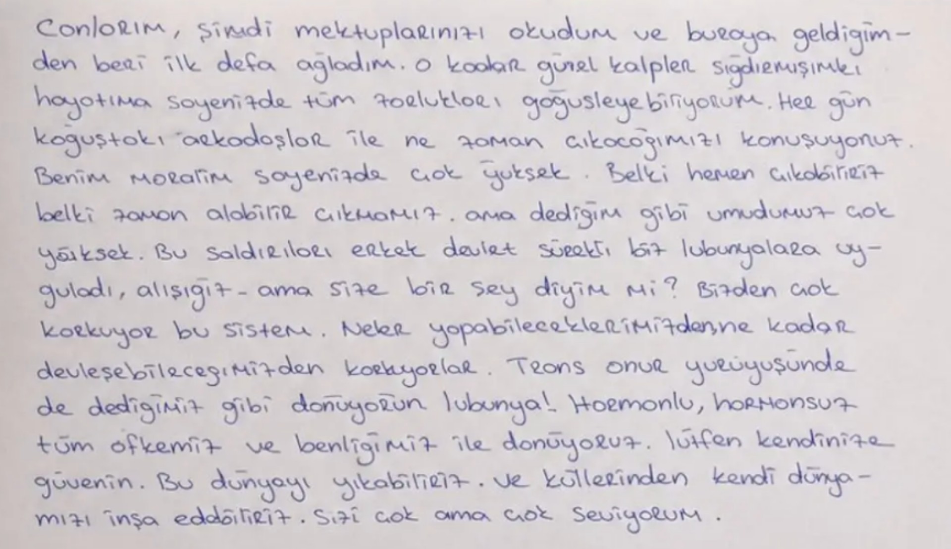 NATO operasyonunda tutuklanan LGBTİ+ aktivisti Duru’dan mesaj var: “Bu sistem bizden çok korkuyor” | Kaos GL - LGBTİ+ Haber Portalı