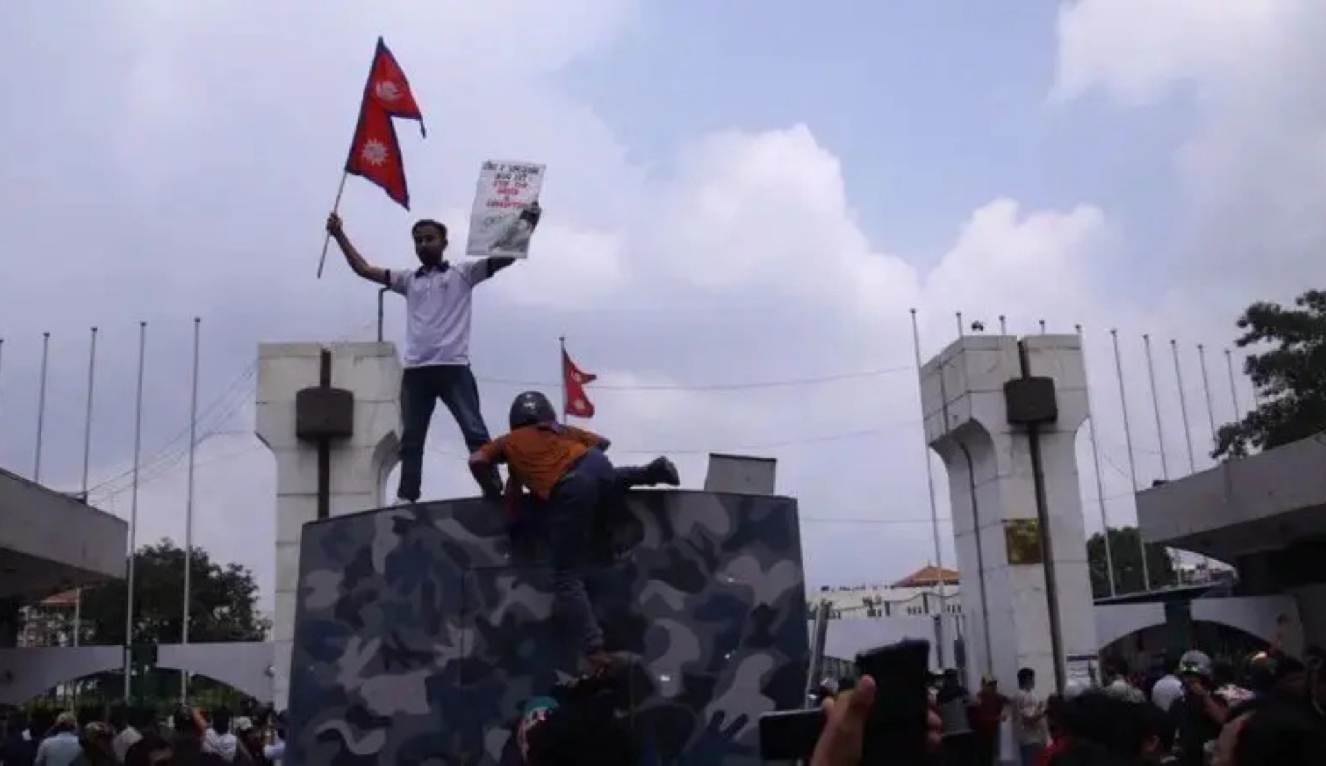 Nepal’de Z kuşağı protestolarına katılan LGBTİ+ aktivistleri anlattı: “Herkes için barış diliyoruz” | Kaos GL - LGBTİ+ Haber Portalı