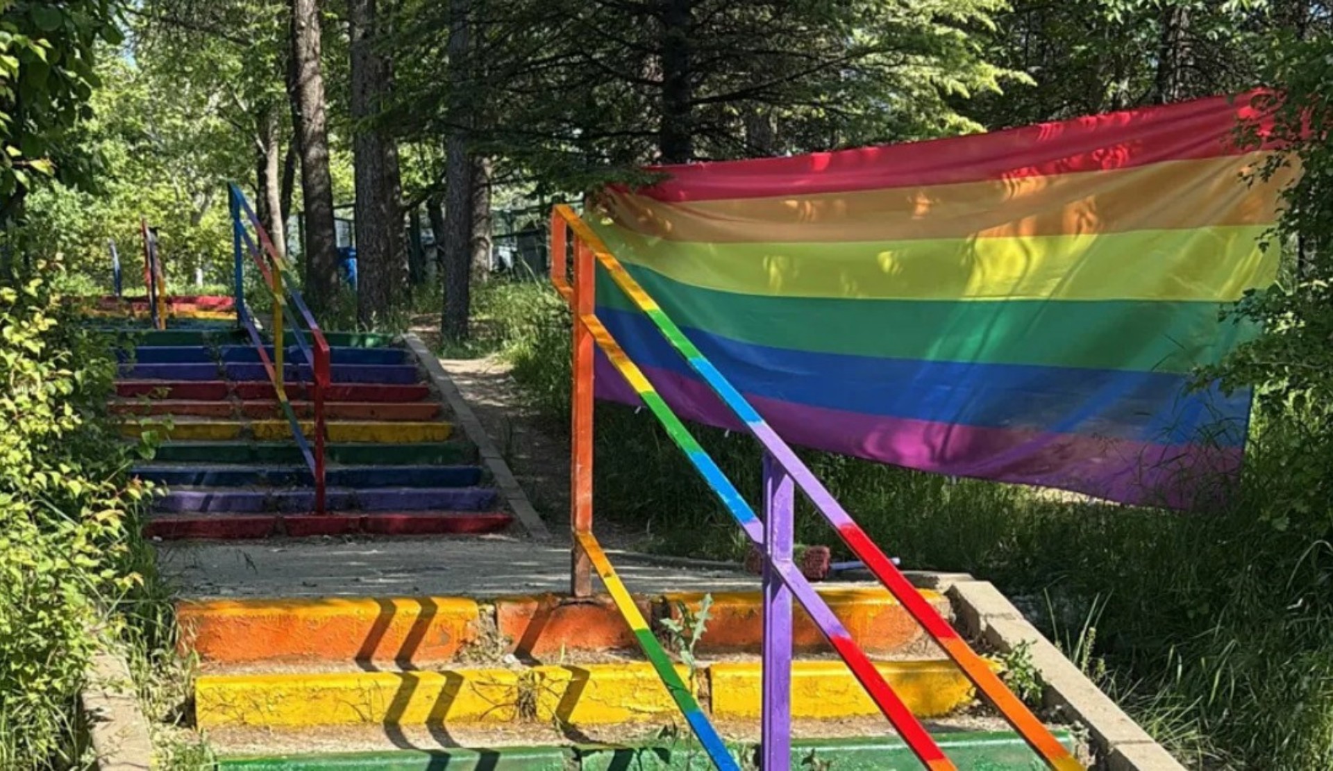 ODTÜ Gökkuşağı Merdivenleri, Onur Ayı için yeniden boyandı! | Kaos GL - LGBTİ+ Haber Portalı