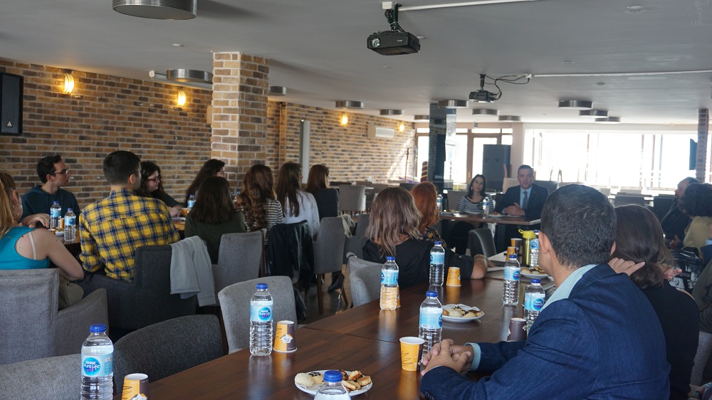 “Öldürülmeme ve sevdiğinin elini korkusuzca tutma hakkının aynı anda haykırıldığı tek haktır LGBTİQ+ haklarıdır”    Kaos GL - LGBTİ+ Haber Portalı